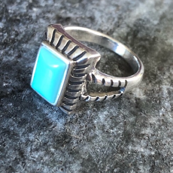 Jewelry - Sterling silver stimulated turquoise ring